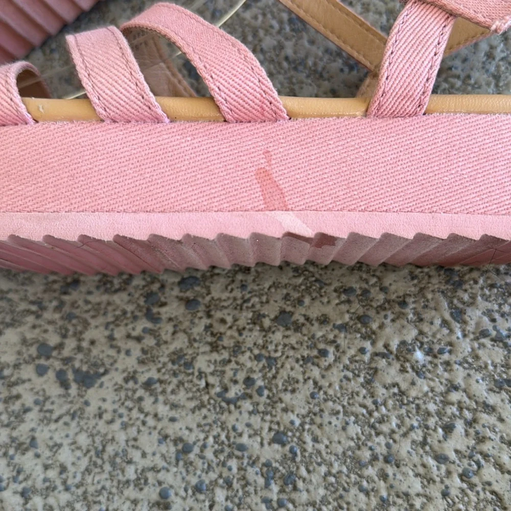 Old Navy girl’s abalone pink strappy platform sandals size 3Y
